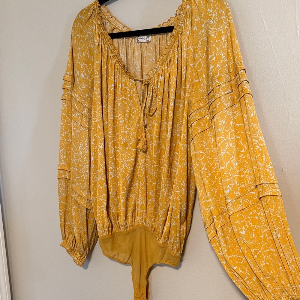 Free People all tucks printed bodysuit/ Mustard Floral Blouse - Picture 5 of 6